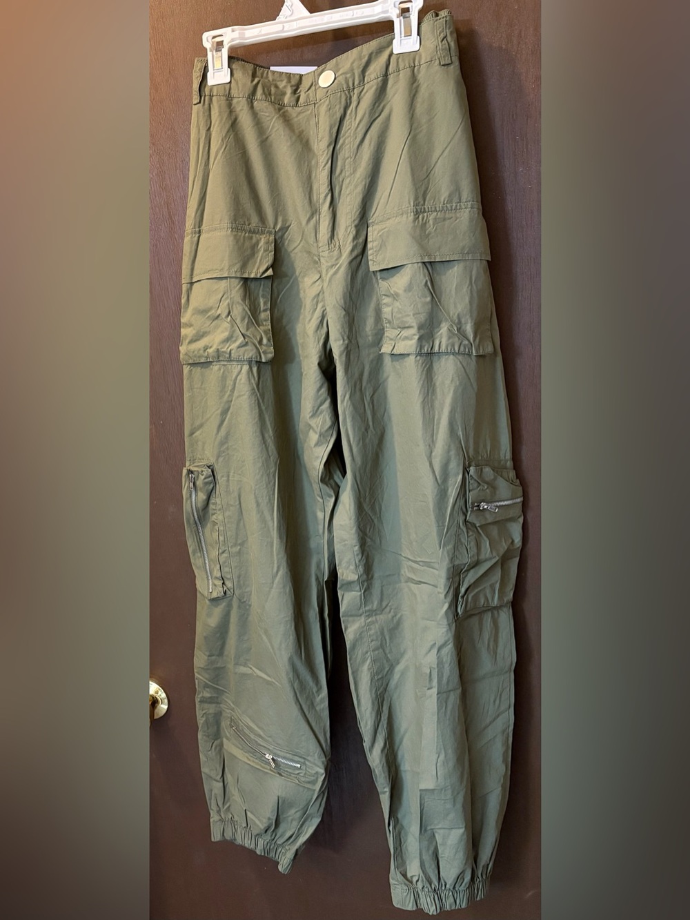 NWT - Women’s olive green rue+ (rue21) high-rise cargo joggers. Size 1X. - Picture 2 of 6